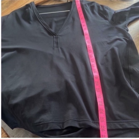 Lululemon Back In Action V-Neck - Picture 10 of 11